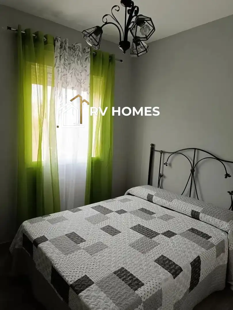 Schlafzimmer von Einfamilien-Reihenhaus zur Miete in Cáceres mit Heizung, Terrasse und Möbliert