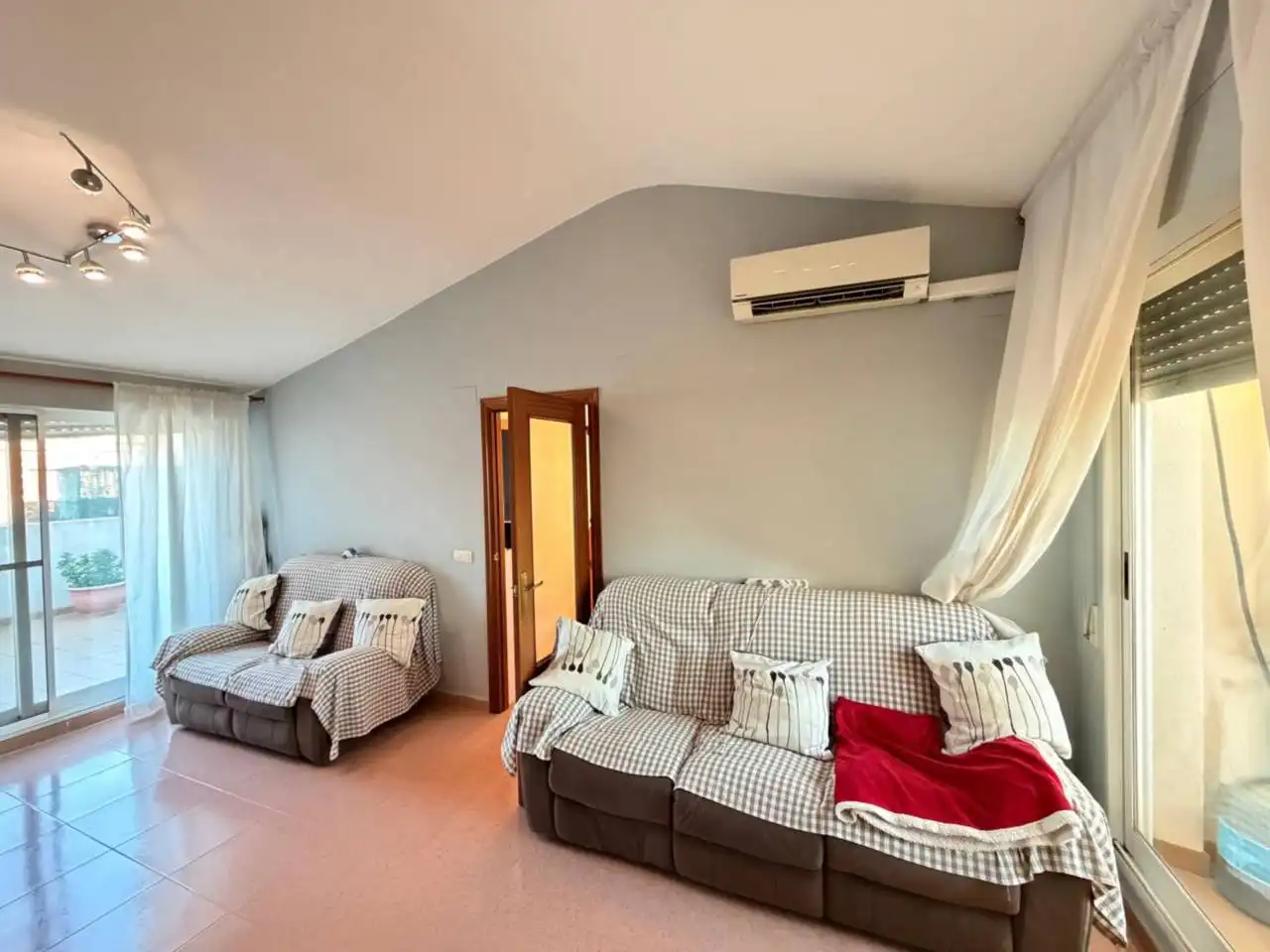 Living room of Duplexes for sale in Castellón de la Plana / Castelló de la Plana  with Air Conditioner, Terrace and Storage room