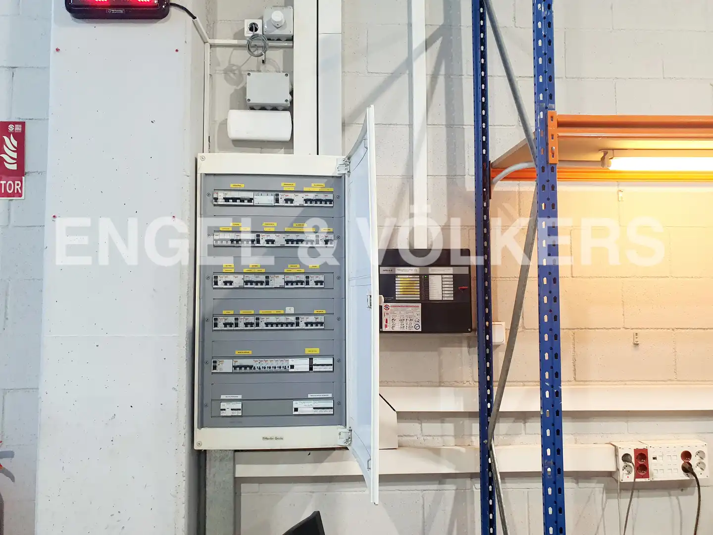 Nau industrial en venda en Cornellà de Llobregat