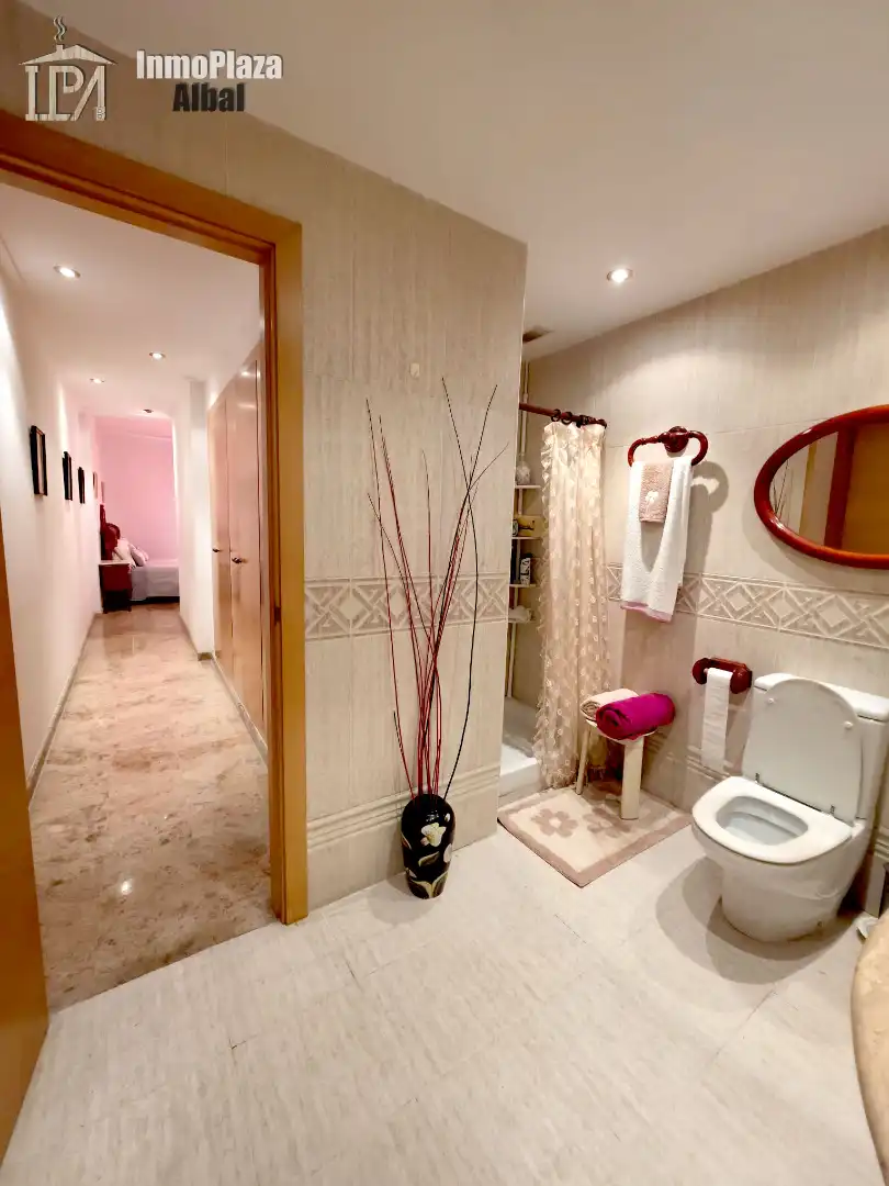 Baño de Dúplex en venta en Catarroja con Aire acondicionado, Trastero y Balcón