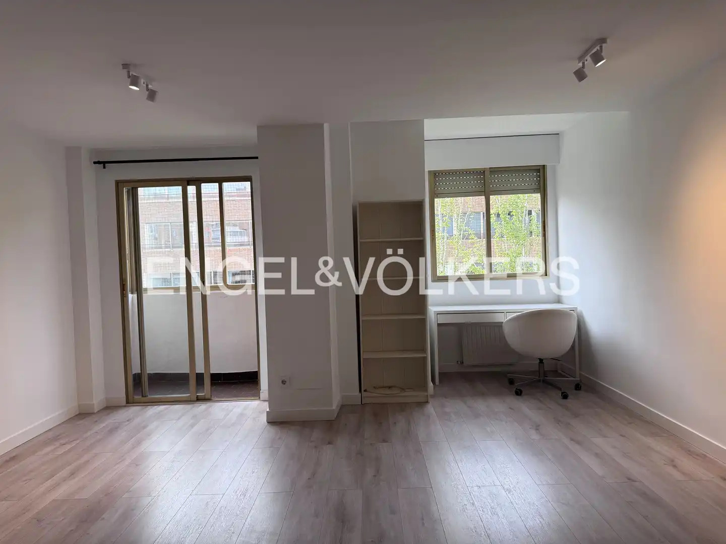 Exterior view of Flat for rent in  Madrid Capital  with Heating, Storage room and Swimming Pool