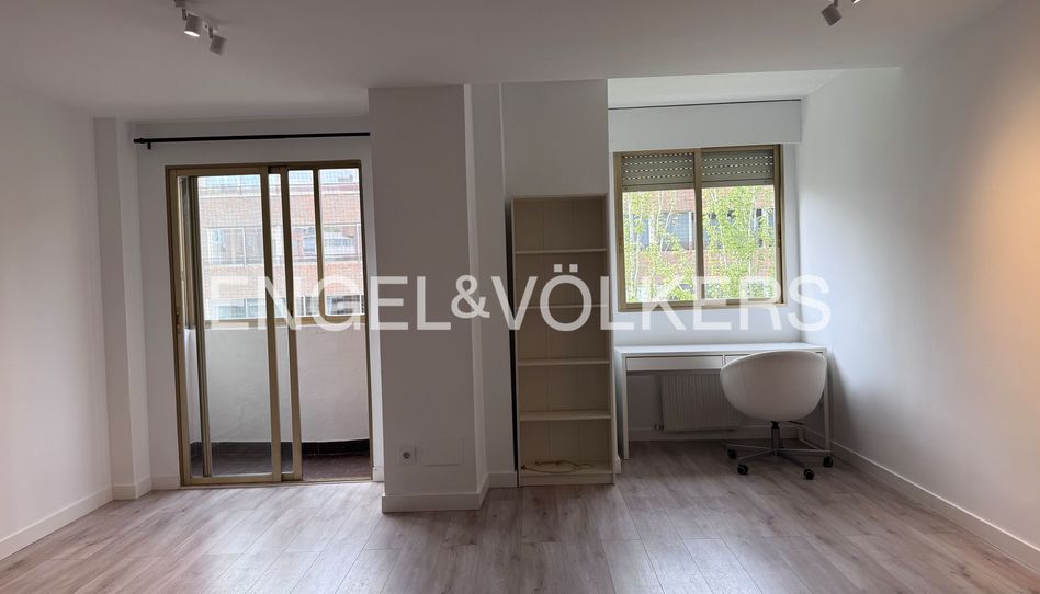 Piso de alquiler en Victor Andrés Belaunde, Hispanoamérica - Bernabéu - Imagen 2