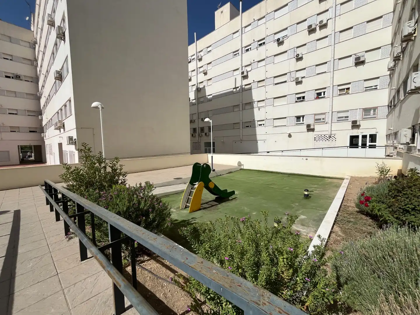 Aparcament de Apartament en venda en Jaén amb Aire condicionat, Calefacció i Moblat