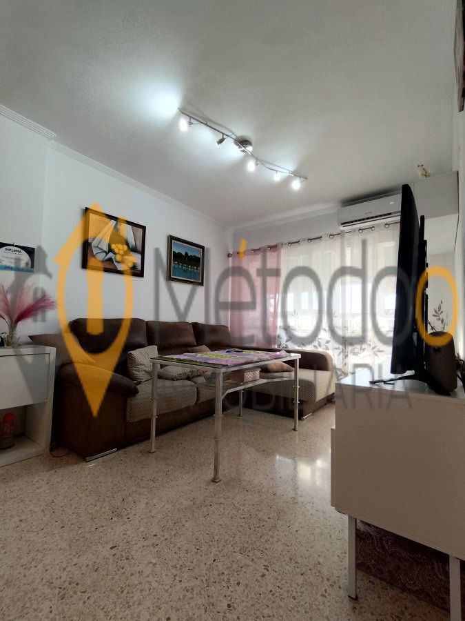 Sala d'estar de Pis en venda en Alcalá de Guadaira amb Aire condicionat, Jardí privat i Piscina comunitària