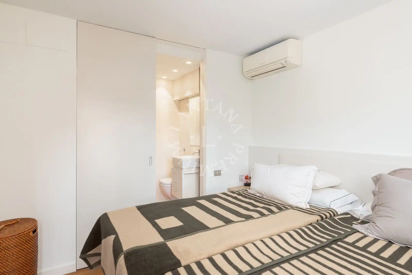 Habitación de Casa o chalet en venta en Barcelona con Calefacción y Terraza