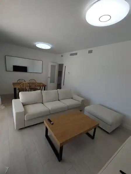 Sala de estar de Ático de alquiler en Estepona con Aire acondicionado, Calefacción y Jardín privado