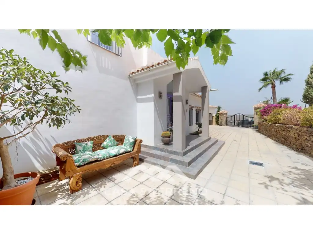 Garden of Houses for sale in Sayalonga  with Air Conditioner, Private garden and Terrace