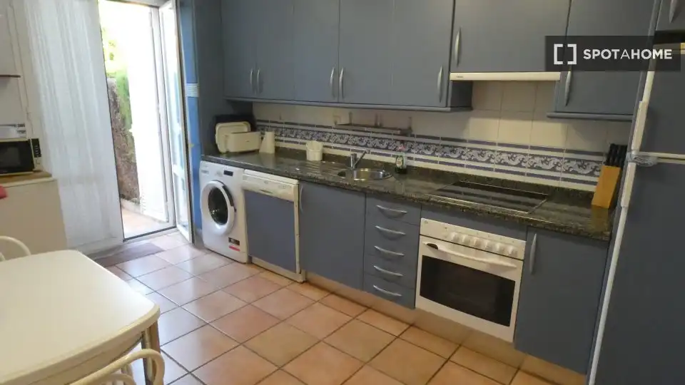 Cocina de Apartamento para compartir en Rota con Aire acondicionado, Calefacción y Terraza