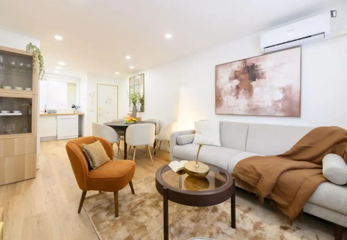 Sala de estar de Apartamento de alquiler en Madrid con Aire acondicionado, Calefacción y Amueblado