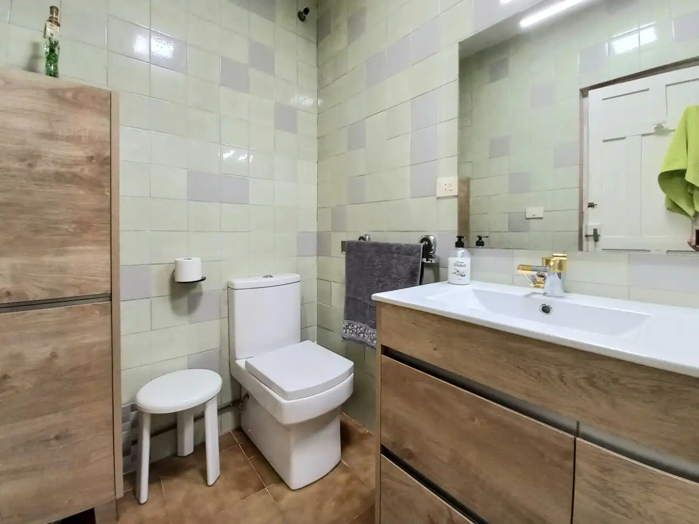 Badezimmer von Einfamilien-Reihenhaus zum Verkauf in Presencio mit Privatgarten