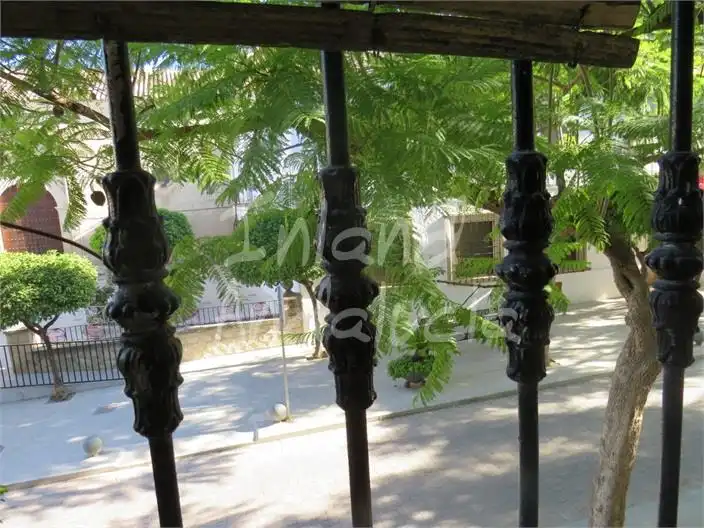 Vista exterior de Casa adosada en venda en Santiago de Calatrava amb Terrassa i Traster