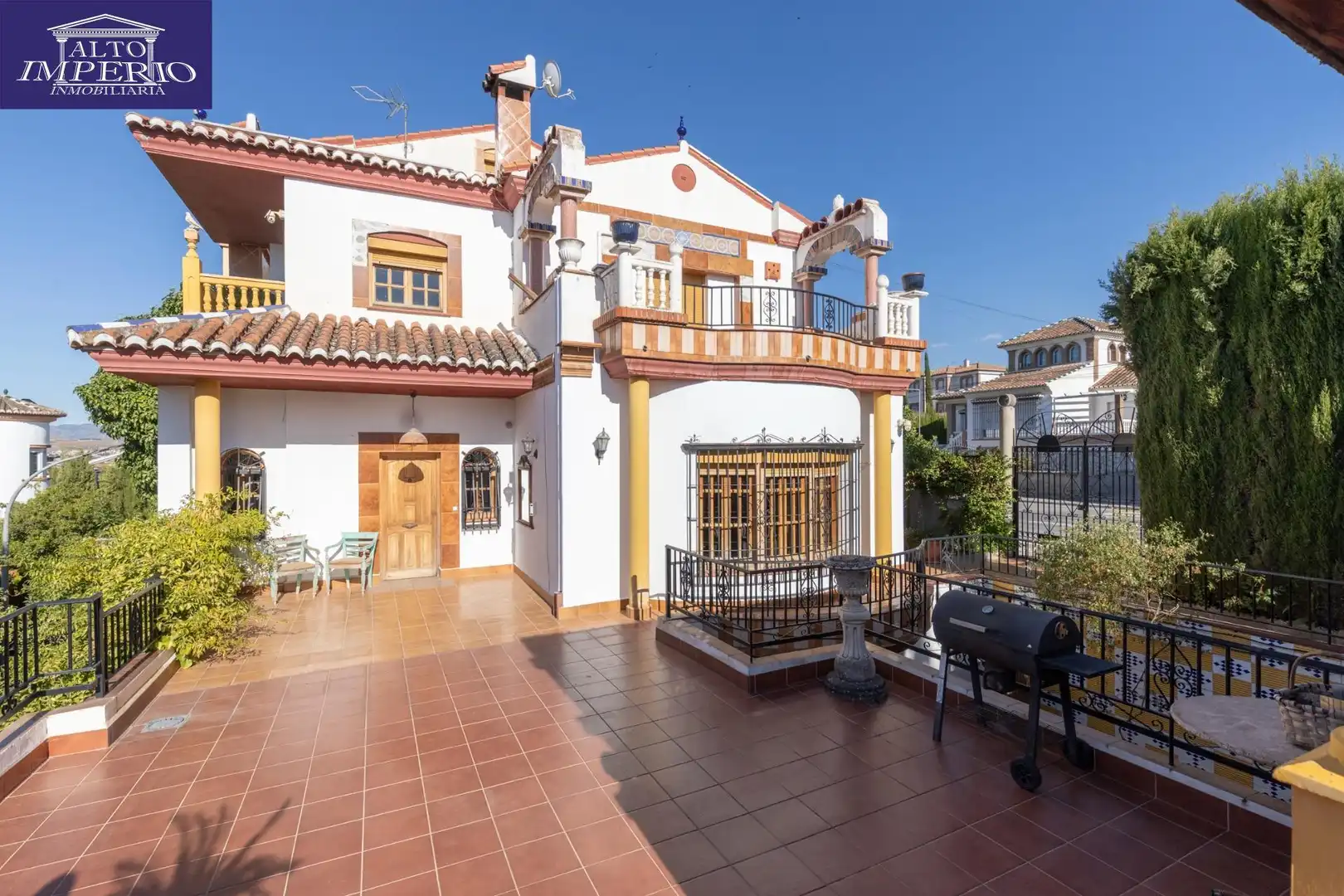 Chalet con terraza en venta en Altos de la Zubia