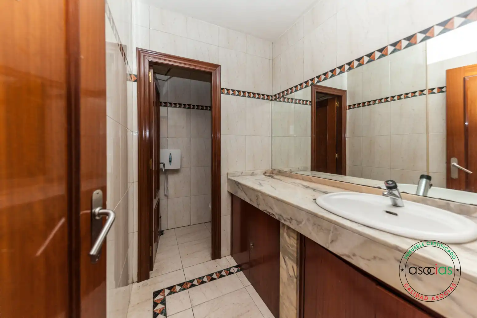 Baño de Local en venta en Gijón 