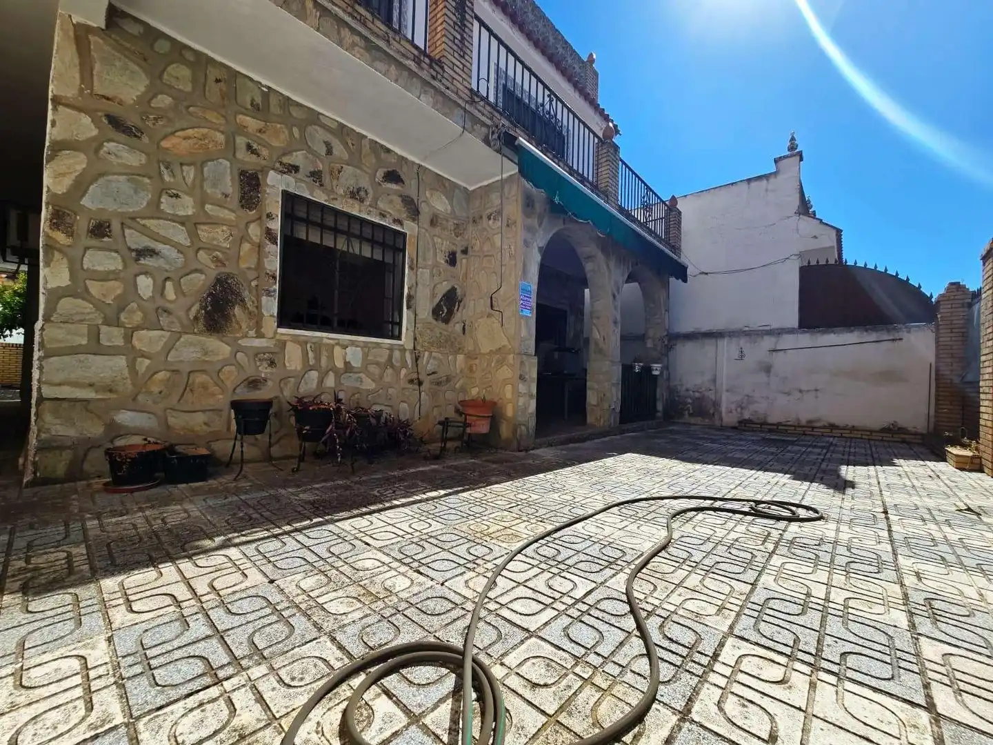 Vista exterior de Casa o chalet en venta en Valencina de la Concepción con Terraza, Trastero y Piscina
