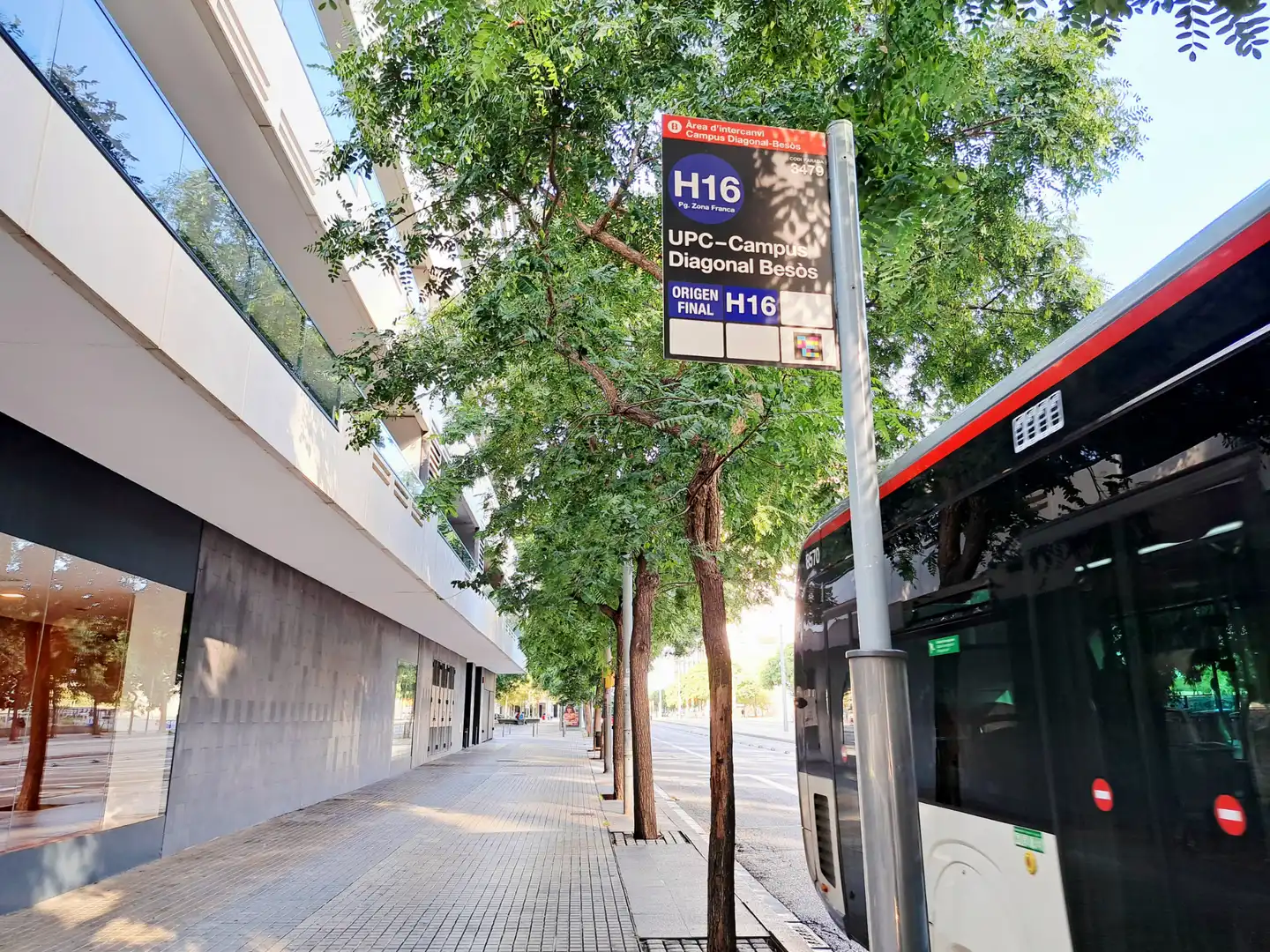 Vista exterior de Pis en venda en Barcelona amb Aire condicionat, Calefacció i Jardí privat