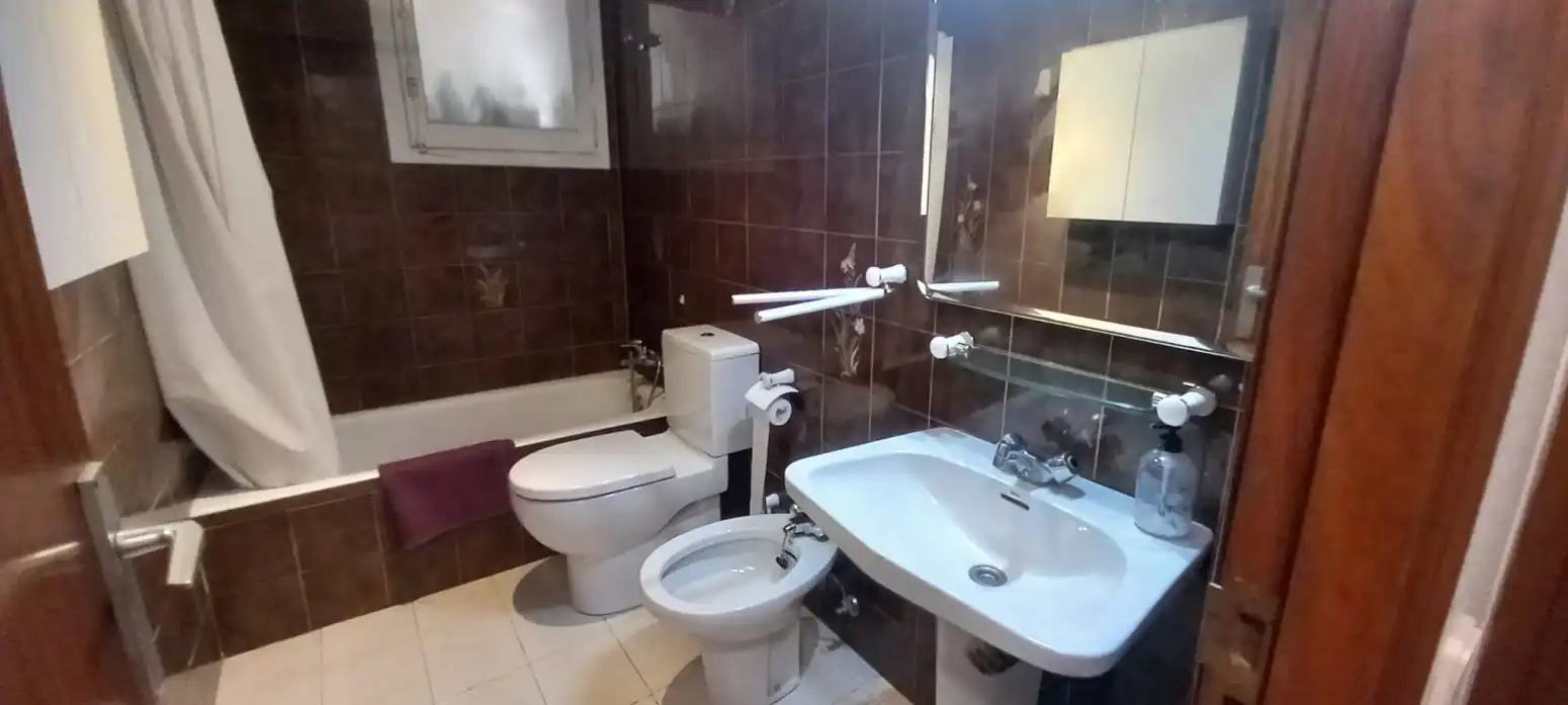 Bathroom of Flat for rent in  Pamplona / Iruña  with Heating, Parquet flooring and Terrace
