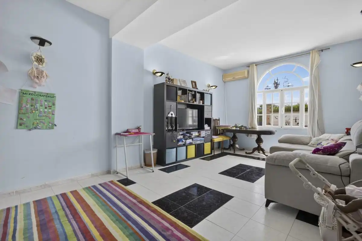 Sala d'estar de Casa o xalet en venda en Carmona amb Aire condicionat, Calefacció i Jardí privat