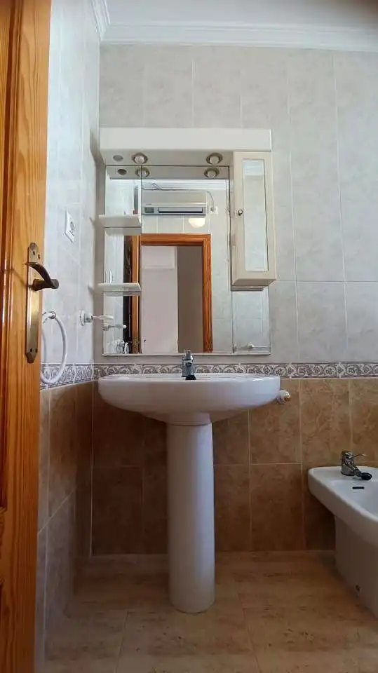 Bany de Dúplex en venda en San Pedro del Pinatar amb Aire condicionat, Terrassa i Moblat