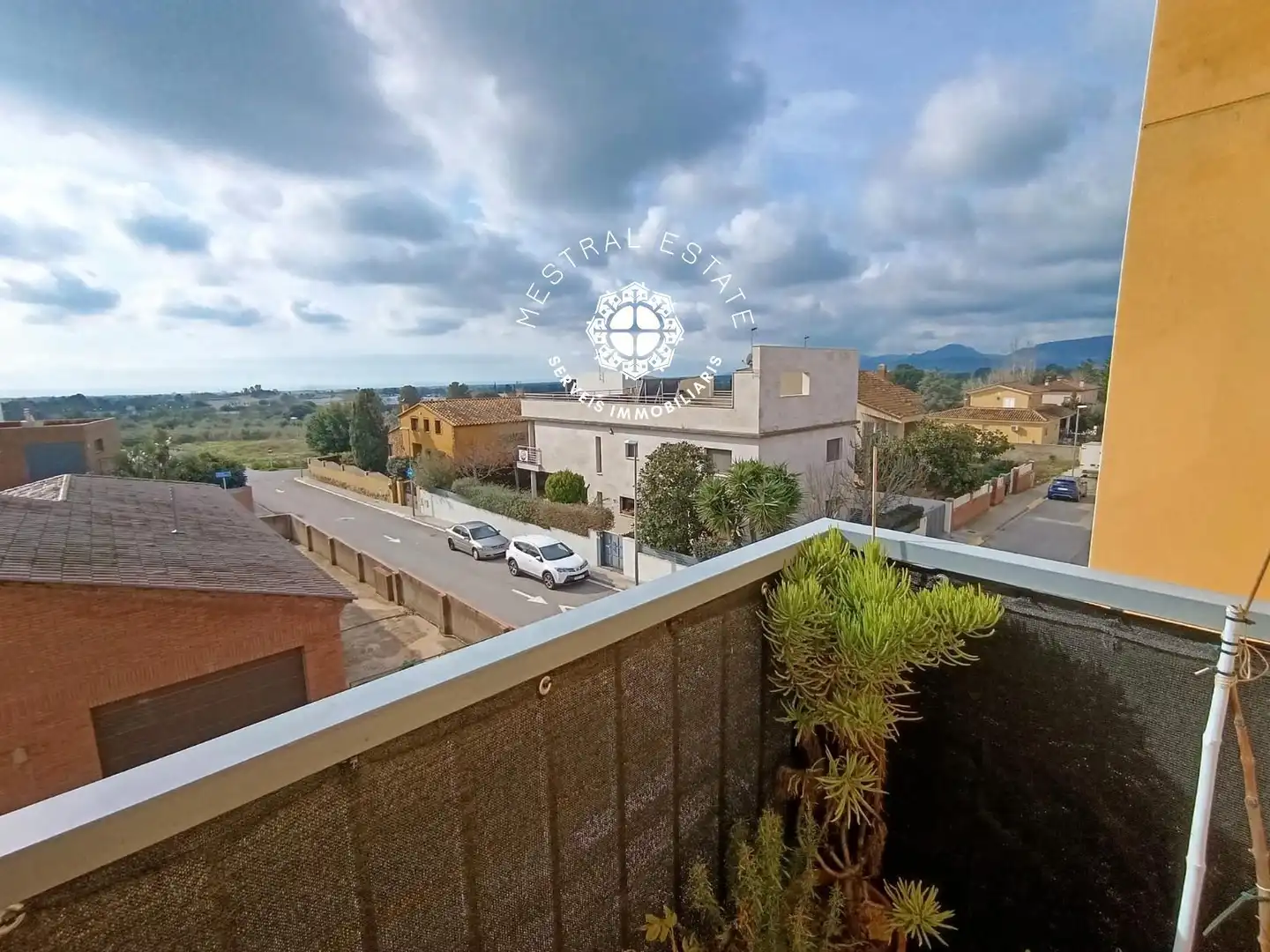Vista exterior de Pis en venda en Montbrió del Camp amb Calefacció, Terrassa i Traster