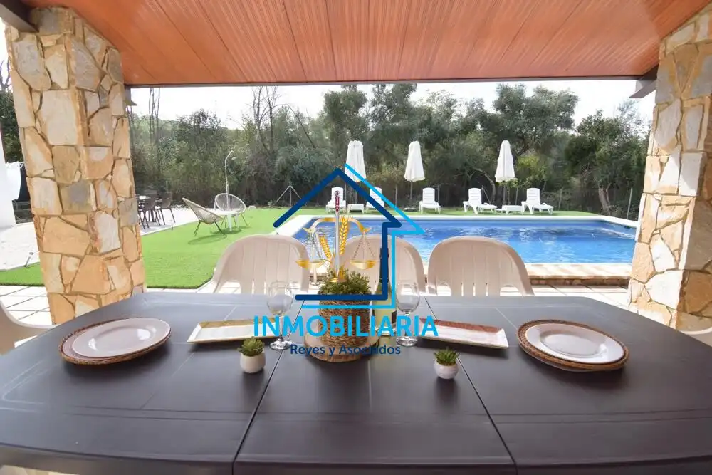 Terrassa de Casa o xalet en venda en Córdoba amb Aire condicionat, Terrassa i Piscina