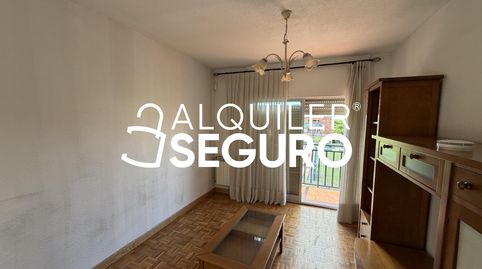 Foto 2 de Piso de alquiler en Villajoyosa, Los Rosales, Madrid Capital