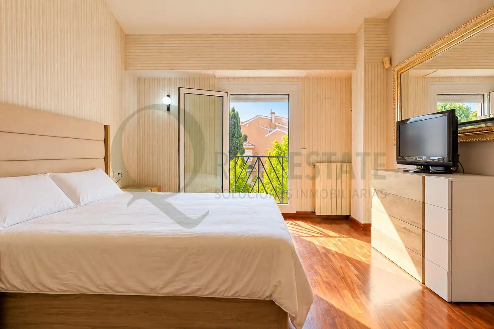 Schlafzimmer von Haus oder Chalet zum Verkauf in Alicante / Alacant mit Klimaanlage, Heizung und Privatgarten