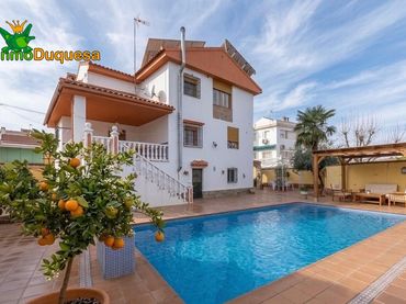 Chalet con balcón en venta en Villa de Otura