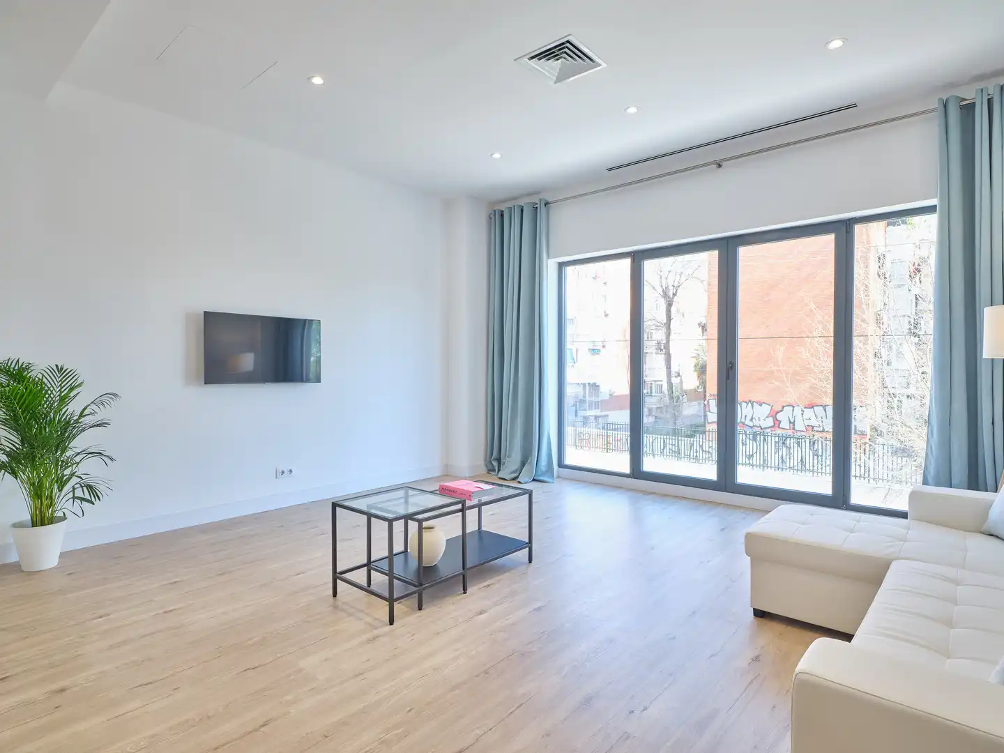 Living room of Apartments for rent in Madrid  with Air Conditioner, Parquet flooring and Furnished