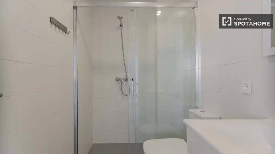 Baño de Piso de alquiler en Valencia con Aire acondicionado, Calefacción y Amueblado