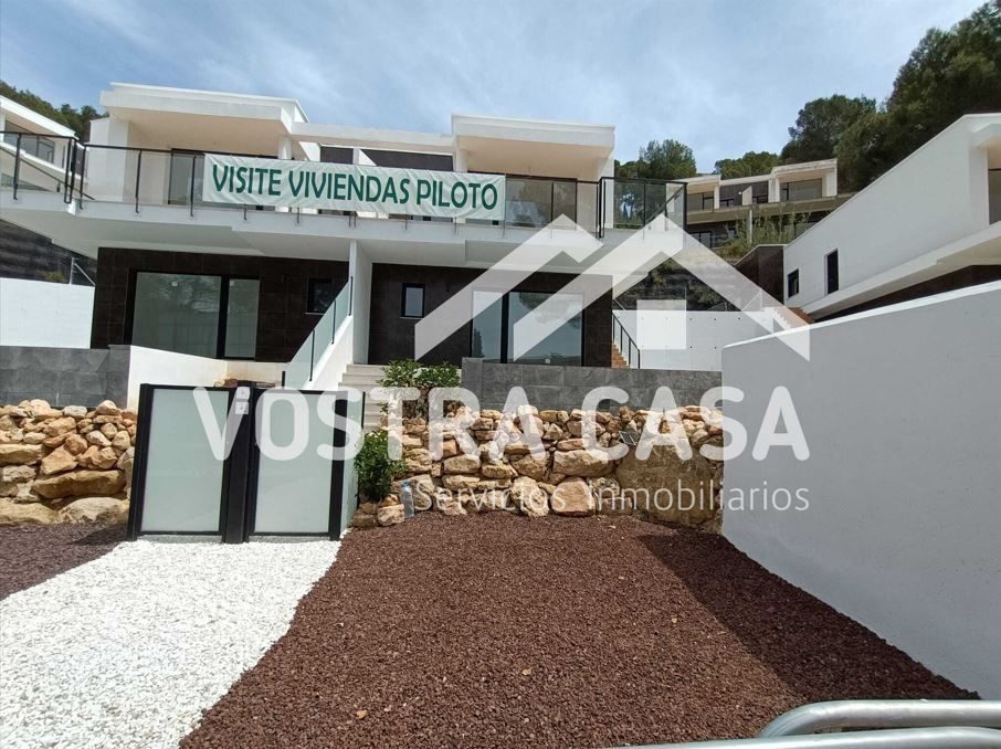 Vista exterior de Casa o xalet de lloguer en Chiva amb Aire condicionat, Piscina i Alarma