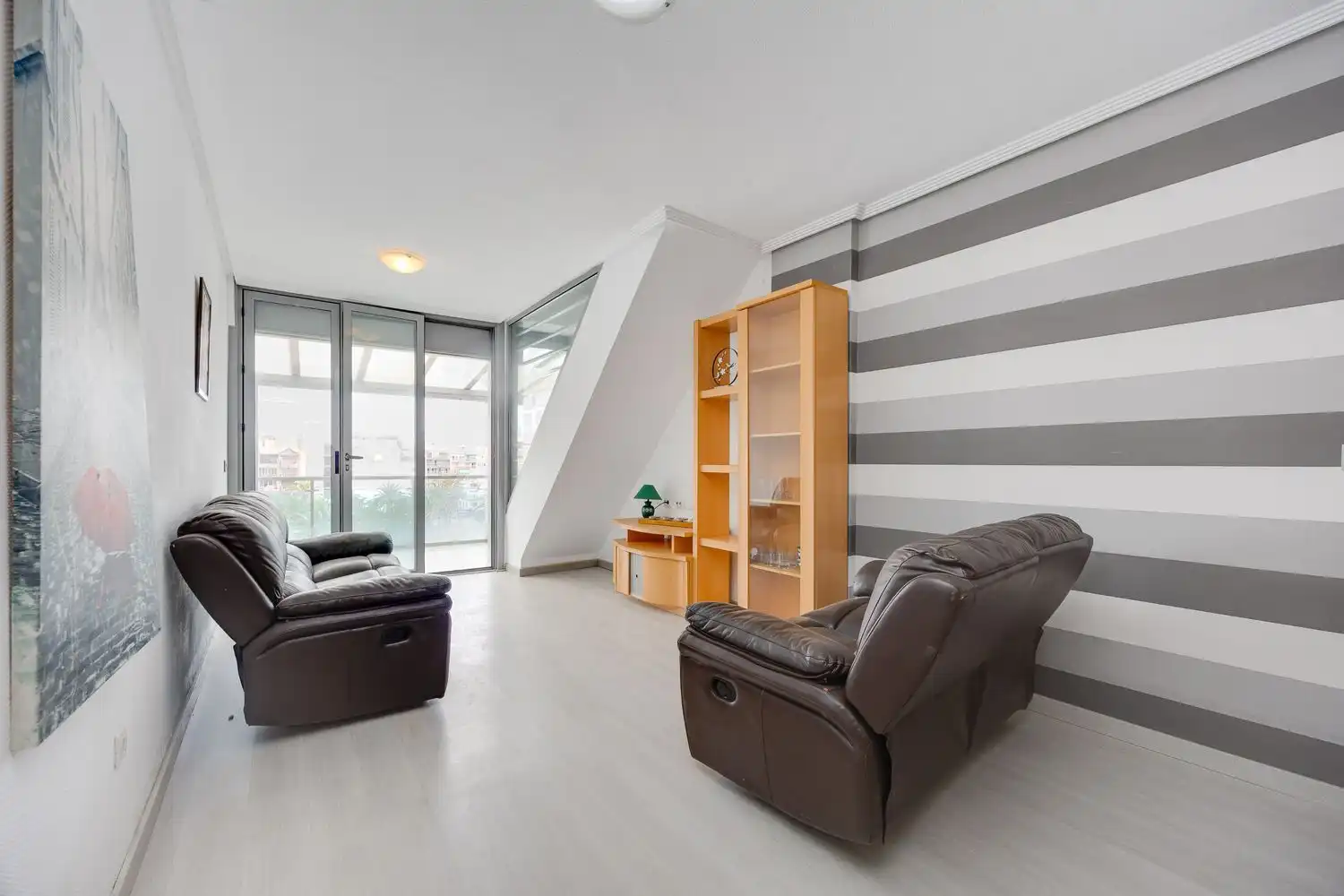 Sala de estar de Ático en venta en Torrevieja con Aire acondicionado, Terraza y Amueblado