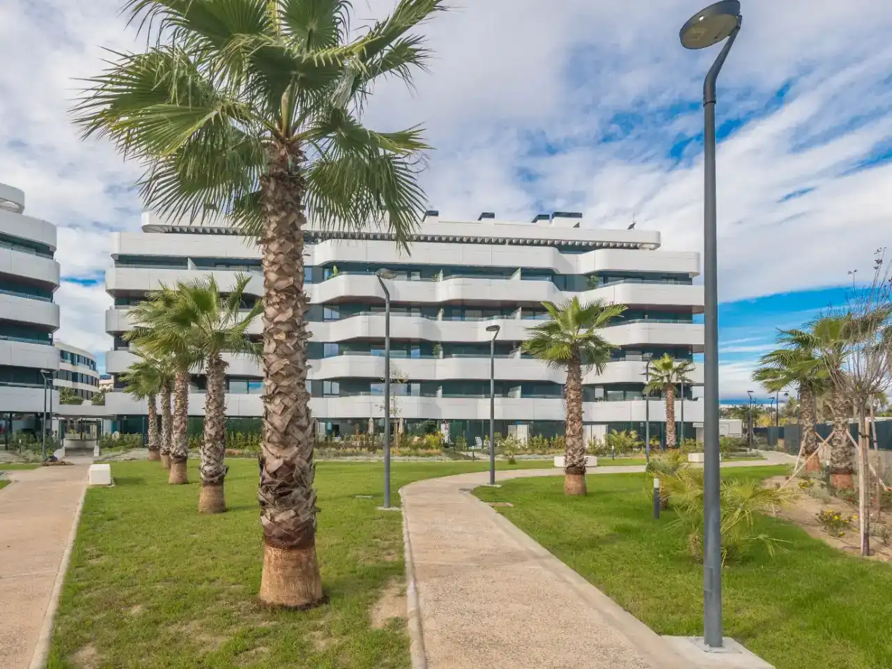 Vista exterior de Pis en venda en Torremolinos amb Aire condicionat, Piscina i Balcó