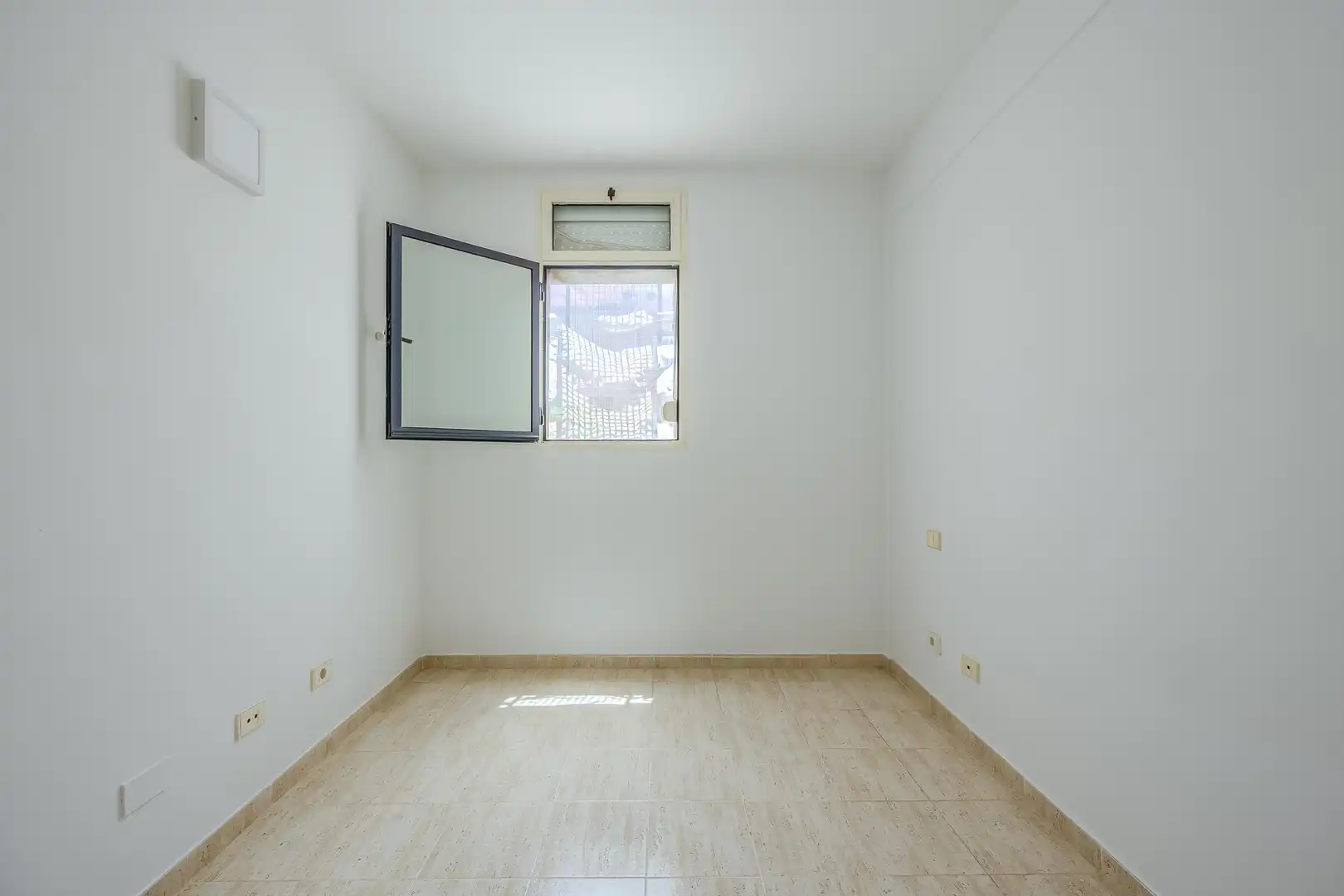 Dormitori de Pis en venda en San Bartolomé de Tirajana amb Aire condicionat, Terrassa i Balcó