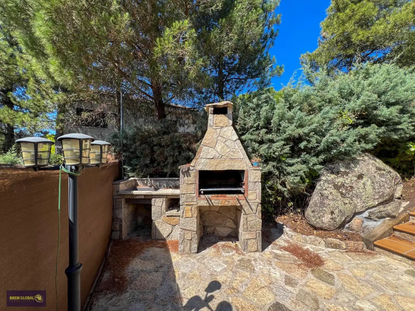 Terrassa de Casa o xalet en venda en El Berrueco amb Calefacció, Jardí privat i Alarma