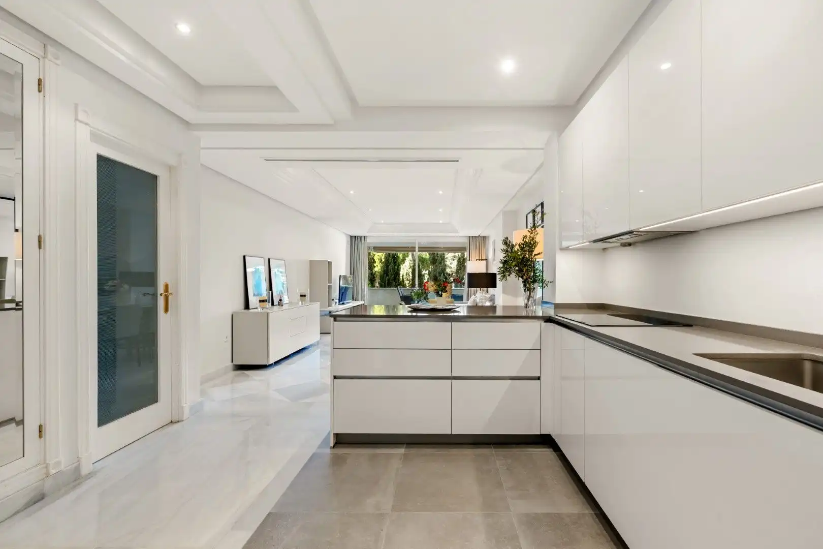 Cuina de Apartament en venda en Marbella amb Aire condicionat, Calefacció i Terrassa