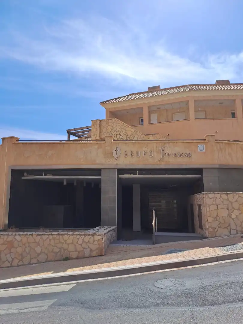 Local comercial en venda a Avenida de la Envía 43