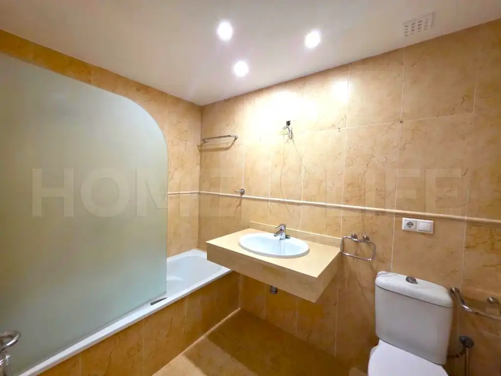 Baño de Casa o chalet en venta en Manilva con Jardín privado, Terraza y Piscina