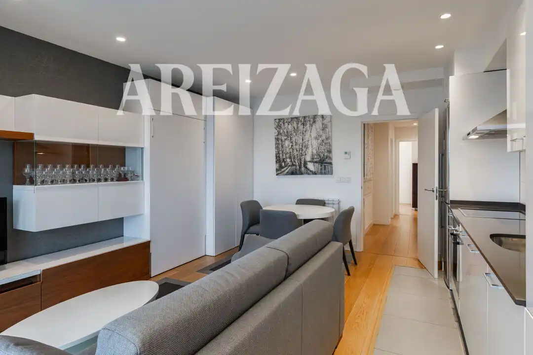 Sala d'estar de Apartament en venda en Donostia - San Sebastián  amb Calefacció, Terrassa i Traster