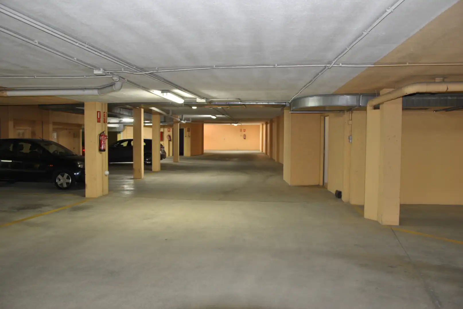 Parking de Piso de alquiler en Plasencia con Aire acondicionado, Calefacción y Jardín privado