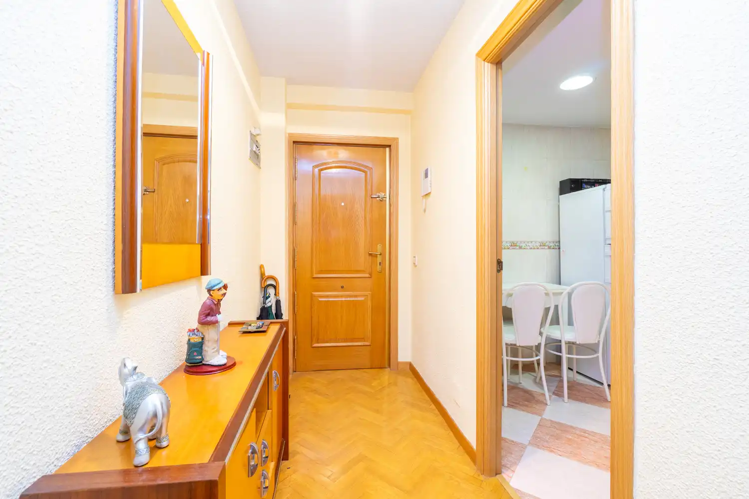 Piso en venta en Móstoles con Calefacción, Terraza y Piscina comunitaria