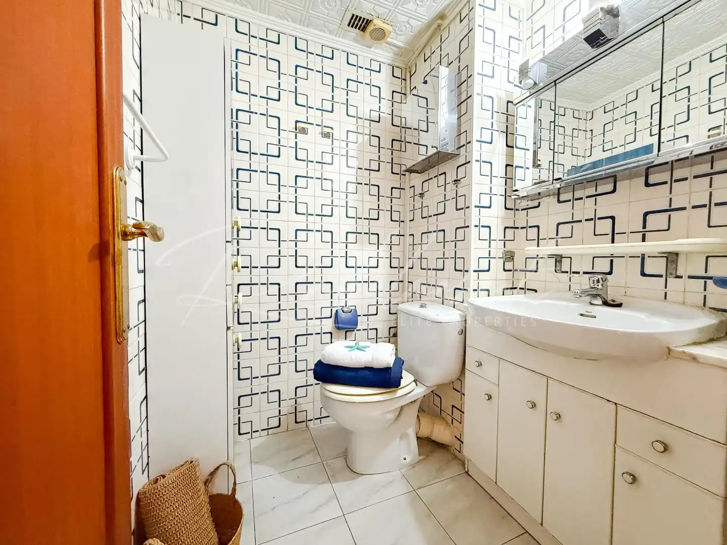 Bathroom of Flat for sale in Centre
