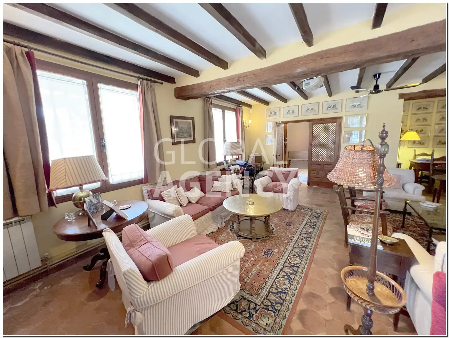 Sala d'estar de Finca rústica en venda en Chinchón amb Aire condicionat, Calefacció i Jardí privat