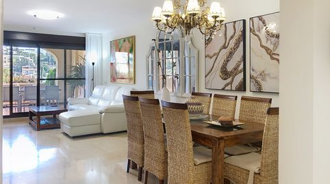Amplio Apartamento con Altas Calidades y Vistas al Golf, Estepona Oeste