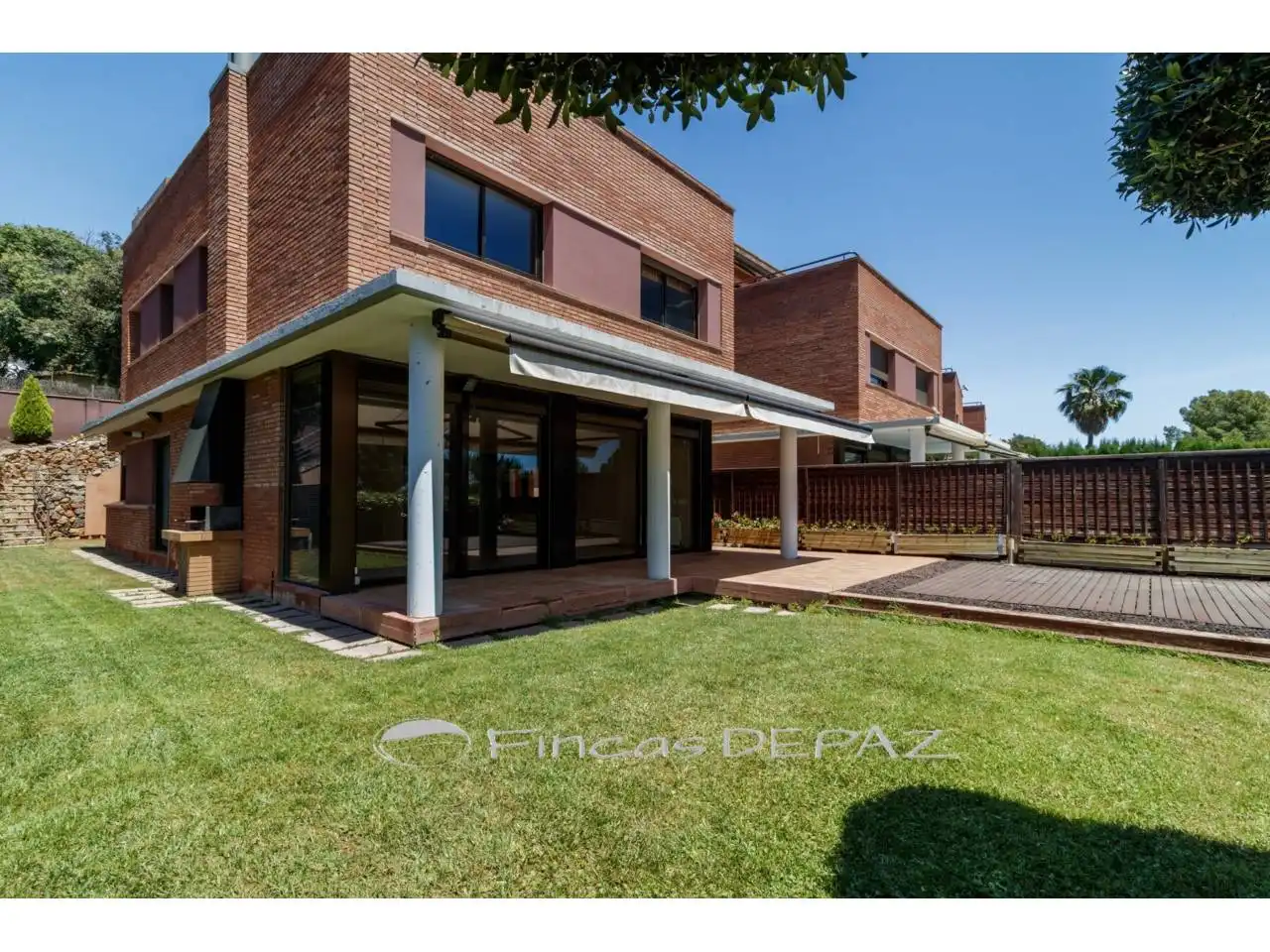 Vista exterior de Casa o xalet de lloguer en Castelldefels amb Aire condicionat, Calefacció i Terrassa