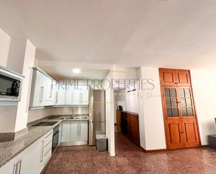 Cuina de Àtic de lloguer en Las Palmas de Gran Canaria amb Balcó