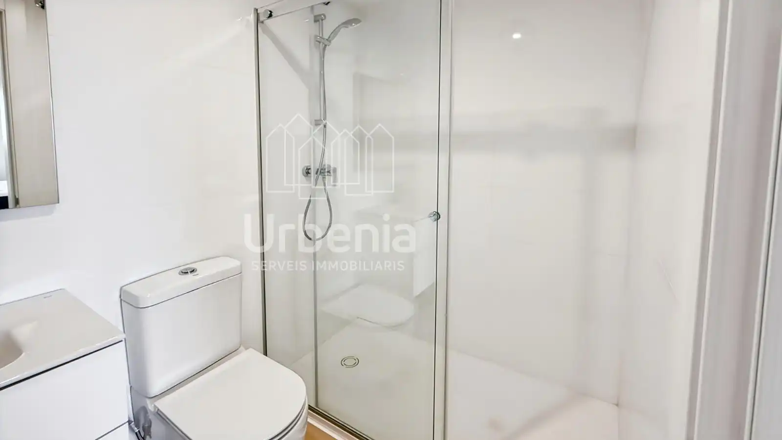Baño de Piso de alquiler en Badalona con Aire acondicionado, Calefacción y Terraza