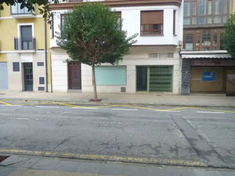 Locale commerciale in affitto a Estella / Lizarra