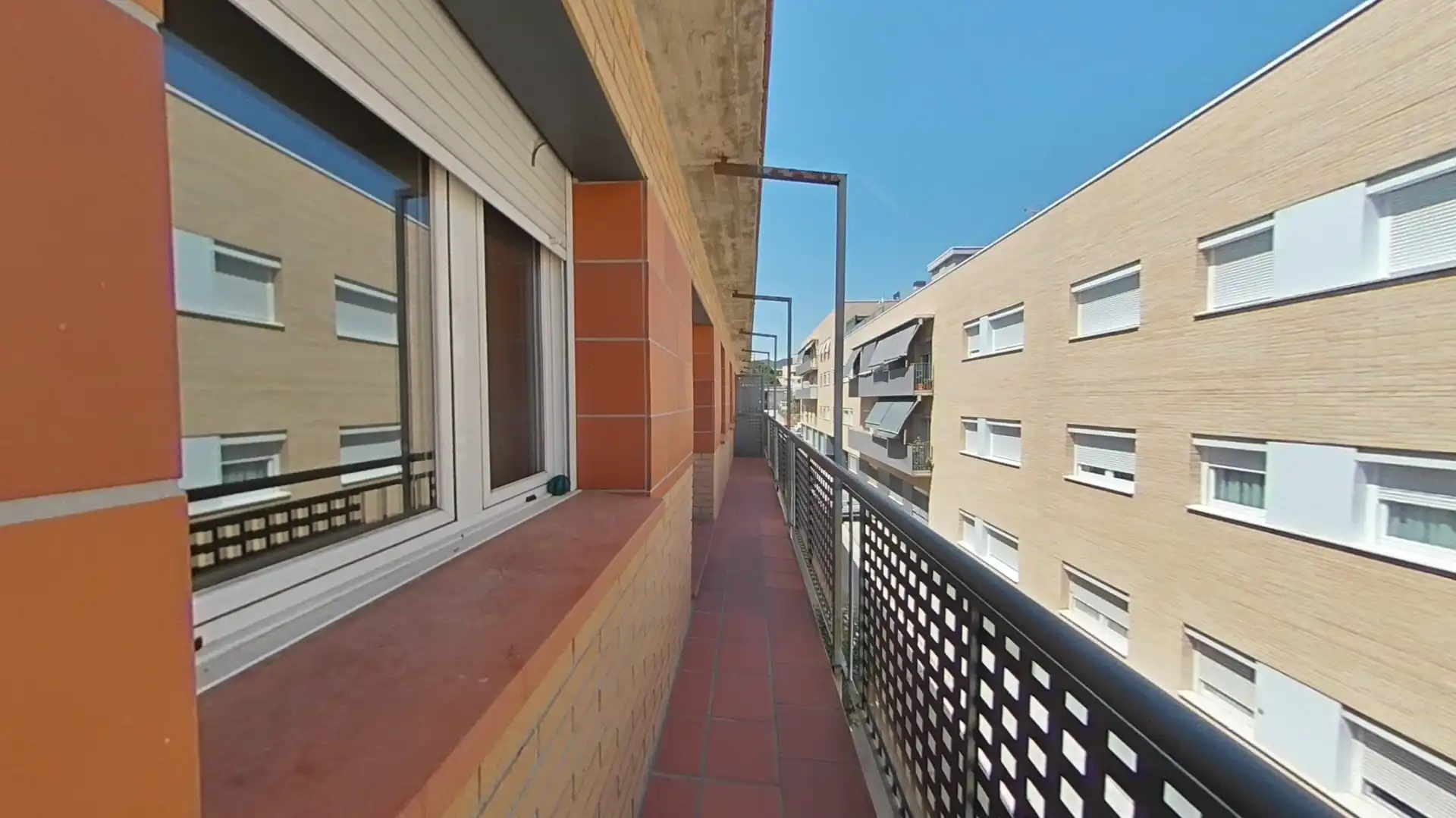 Vista exterior de Pis en venda en Badalona amb Terrassa i Balcó