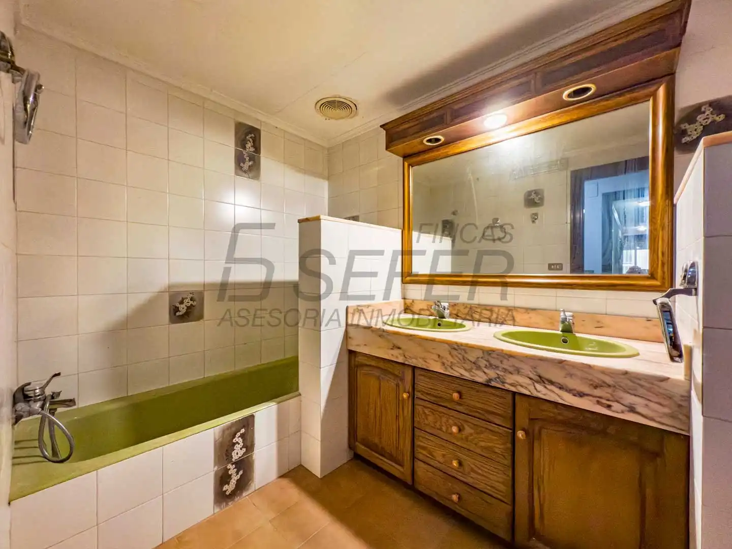 Baño de Piso en venta en Vila-real con TV y Balcón