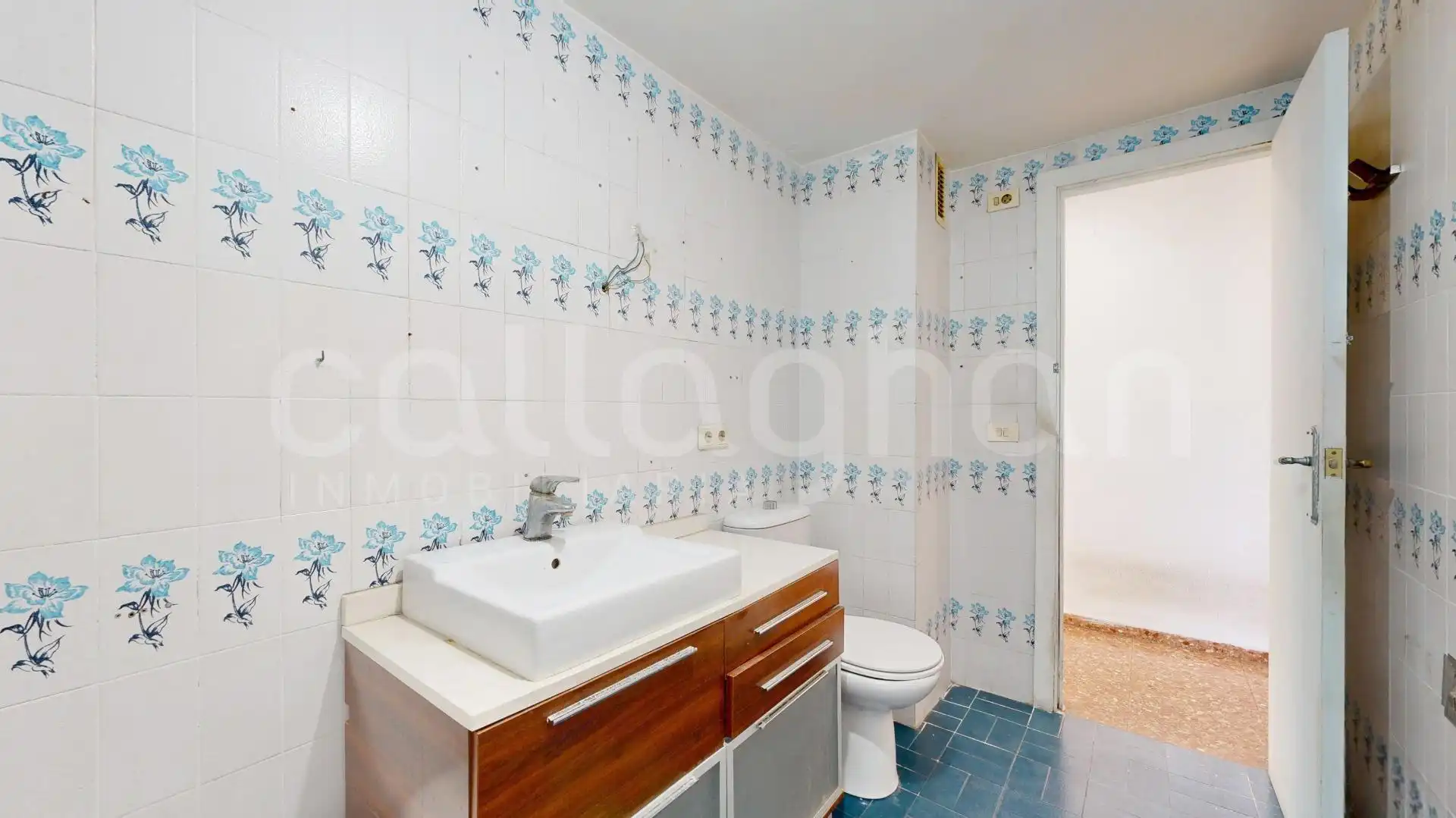 Bathroom of Flat for sale in Valencia  with Balcony